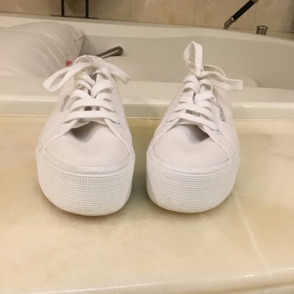 White women’s platform sneakers - Picture 3 of 5